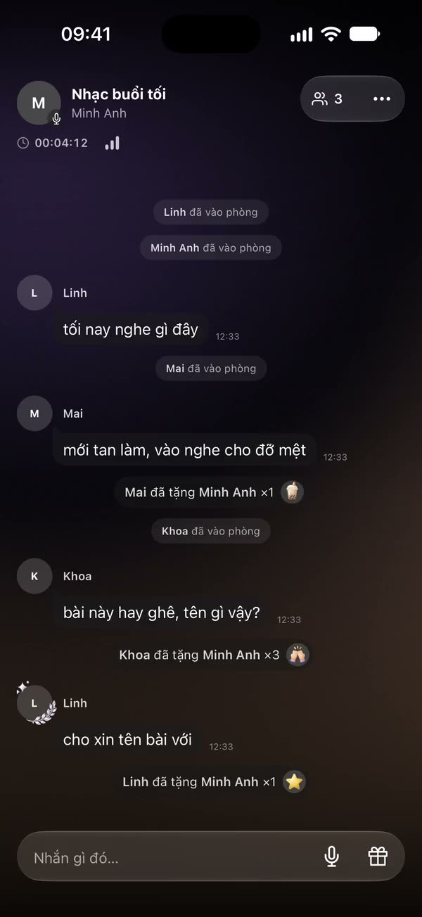 A live room in Nghe: the host is talking while listeners join and send a few words.